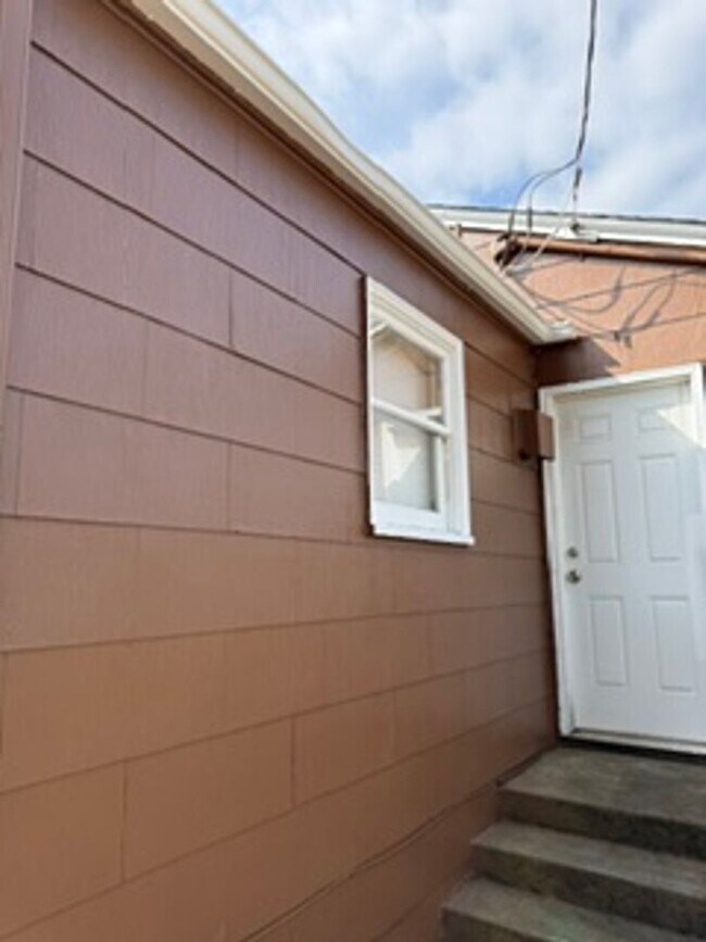 Building Photo - 8420 S Tacoma Way