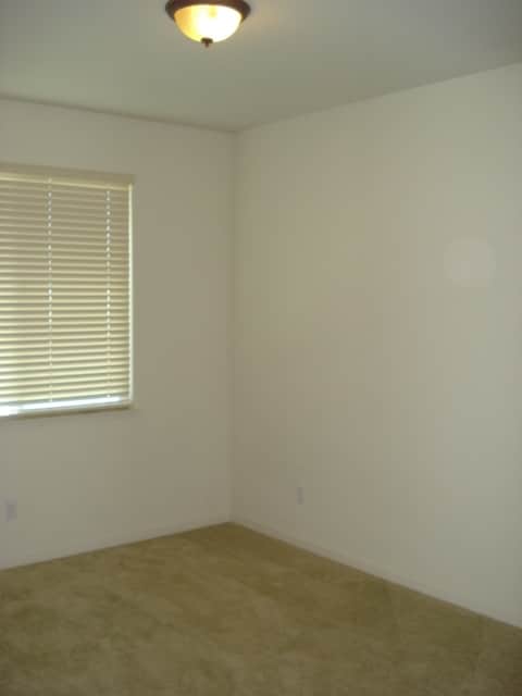 Building Photo - NICE 2-STORY HOME IN GATED COMMUNITY!