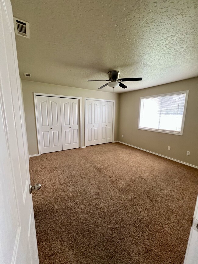 Building Photo - 561 W Palmer Dr