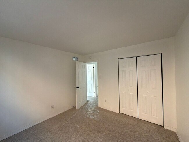 Building Photo - 605 Cobble Creek Curv