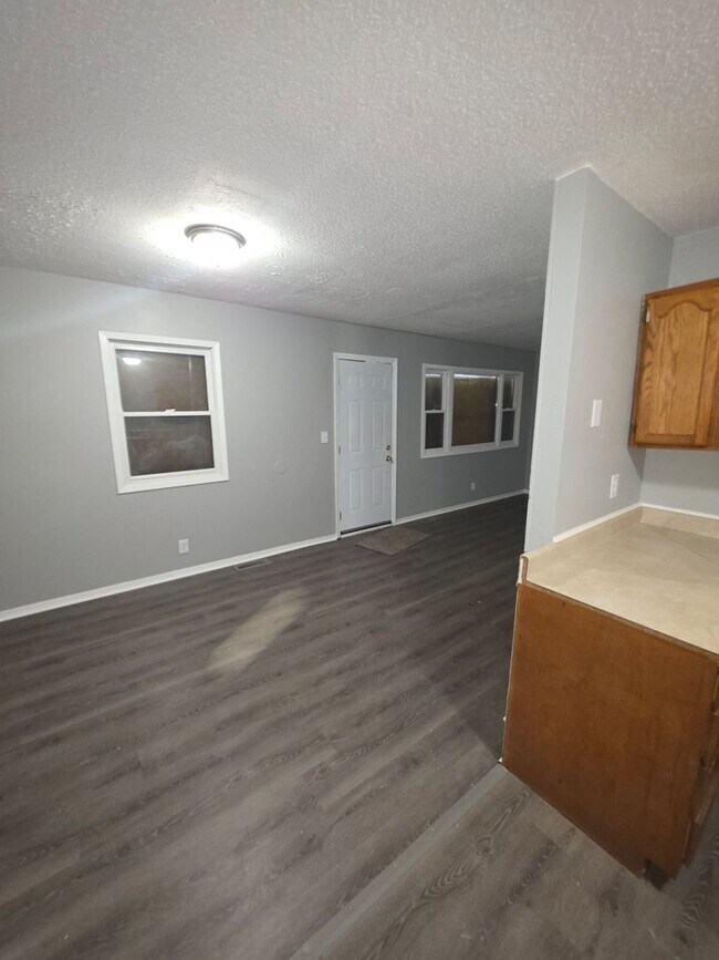 Building Photo - 1305 Richard Dr