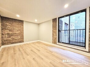 Building Photo - 2 bedroom in CHICAGO IL 60610