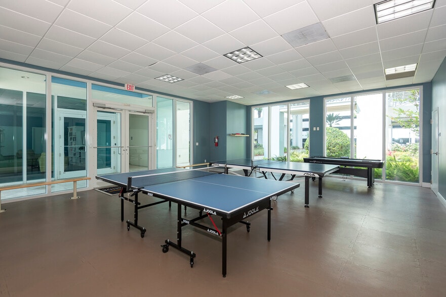 Building Photo - 231 Riverside Dr