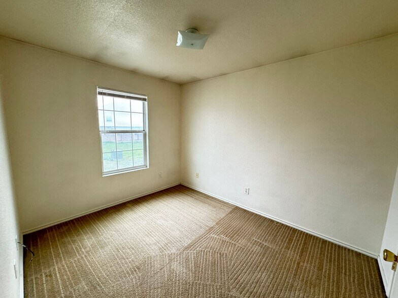 Building Photo - 4410 Sylvia Dr