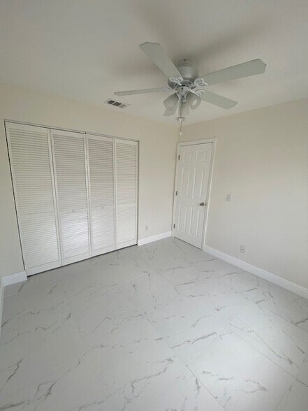 Building Photo - 1169 Lake McGregor Dr