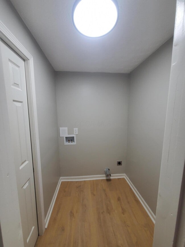 Building Photo - 33 S Cypress Ave