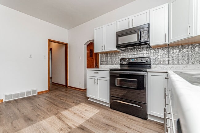 Building Photo - Single Family Home