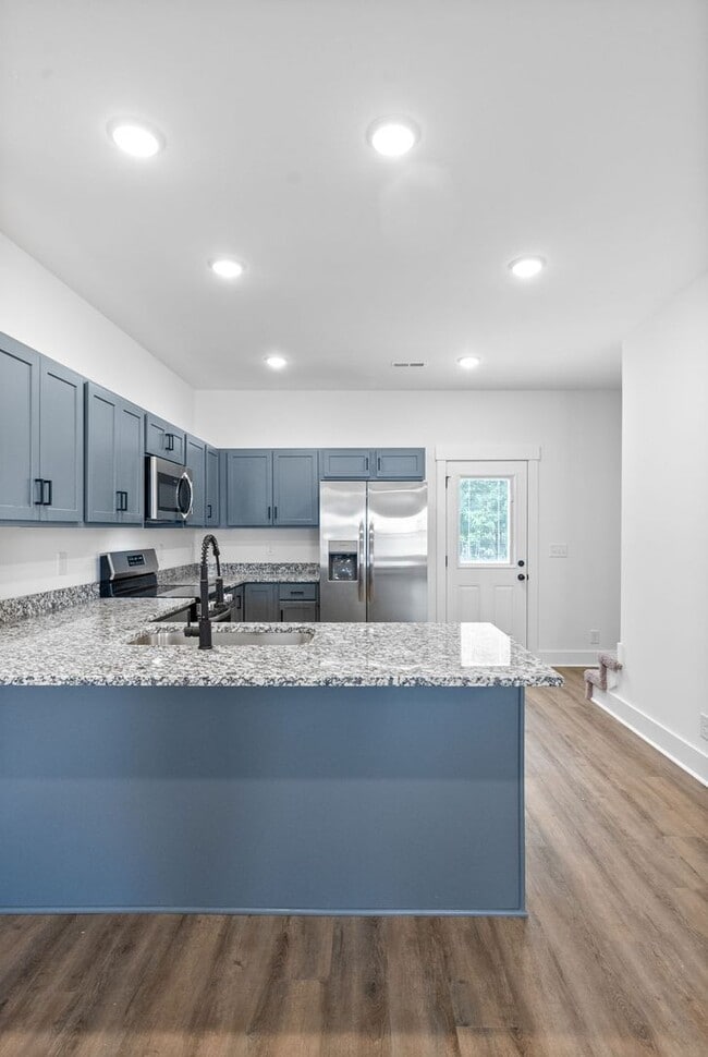 Building Photo - Luxury Townhome For Rent Near Billy Dunlop Park!