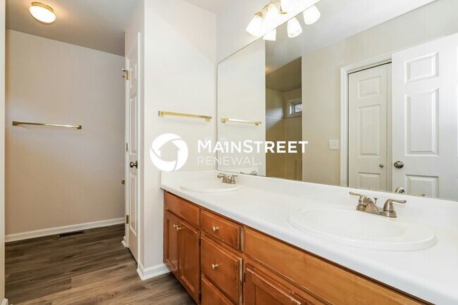 Building Photo - 3 Bedroom Pet-Friendly Home in GOODLETTSVILLE, TN with Main Street Renewal