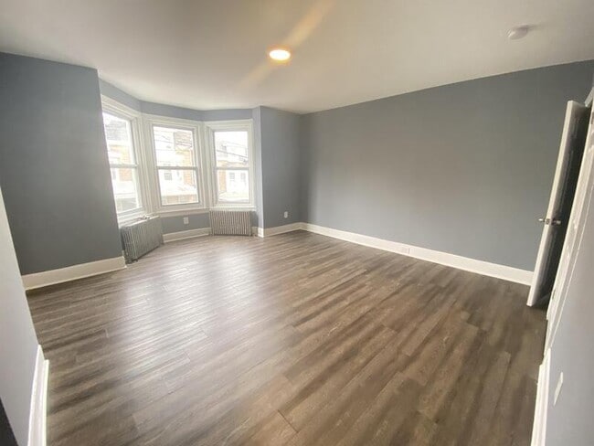 Building Photo - 220 E Marshall St