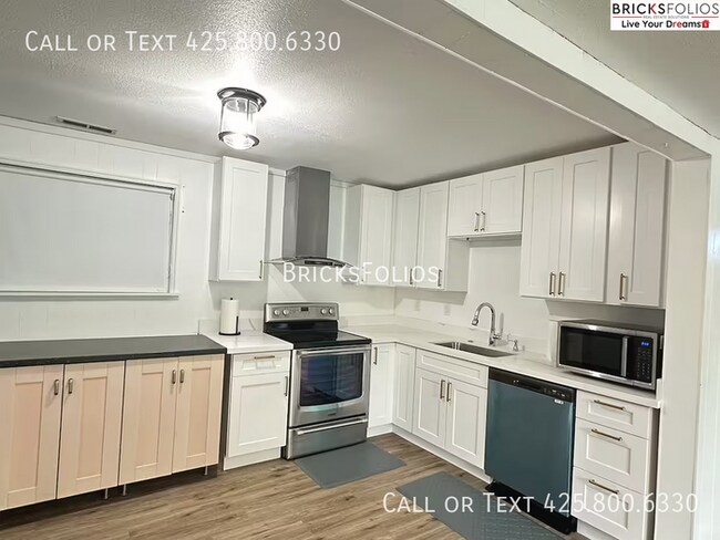 Building Photo - Sunny & Modern 1BR in the Heart of Bothell – Walk Everywhere!