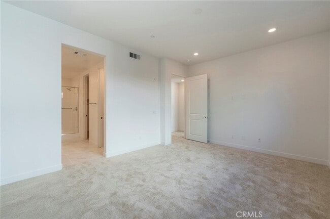 Building Photo - 121 Baluster