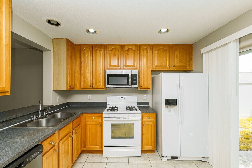 Building Photo - 1818 Horsechestnut Ct
