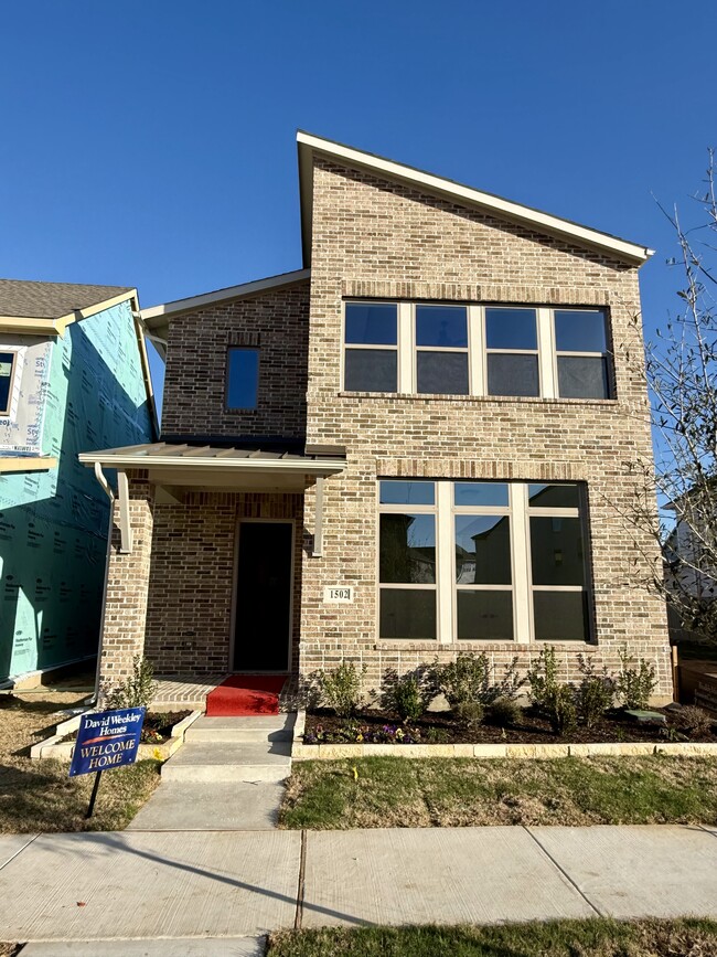 Building Photo - 1502 Roundup Way