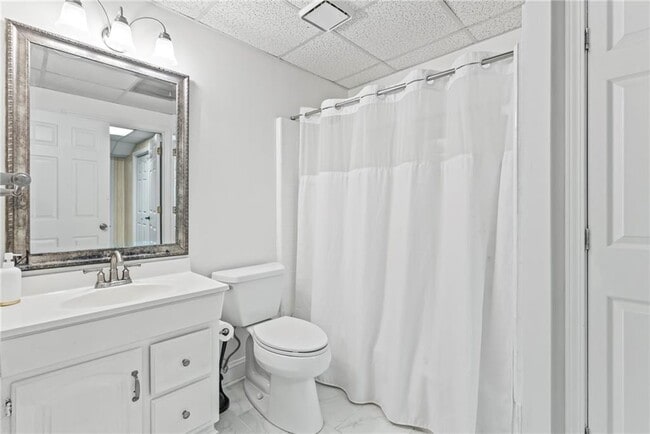 Building Photo - 3201 Lakeridge Dr SE