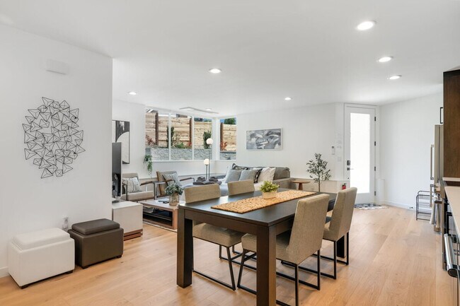 Building Photo - 5300 NE 67th St