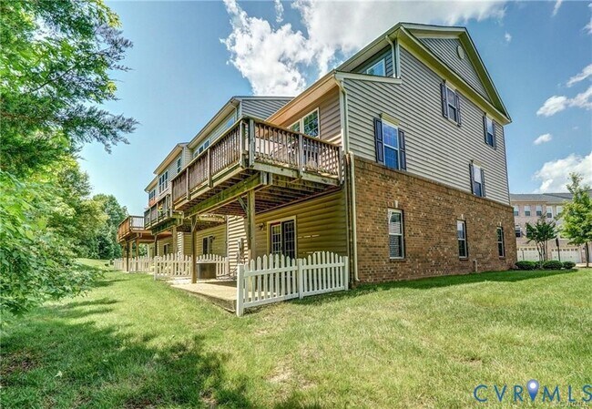 Building Photo - 200 Siena Ln