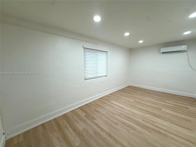 Building Photo - 3980 N 67th Ave