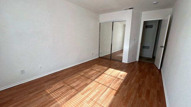 Building Photo - (APPLICATION PENDING) East Lancaster Home