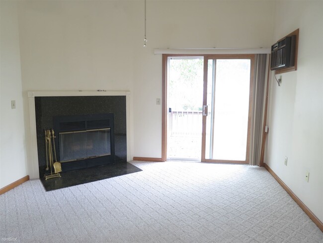 Building Photo - 3 br, 1.5 bath Condo - 49D Eastbrook Hts