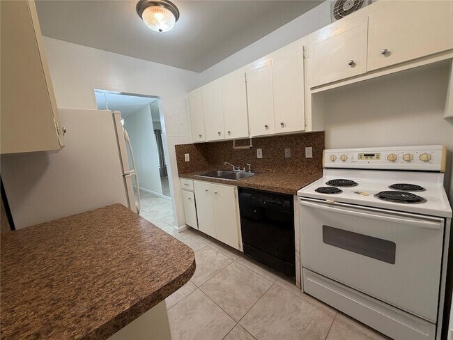 Building Photo - 2151 NE 68th St