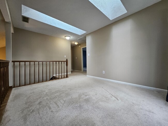 Building Photo - 7645 Bayridge Dr