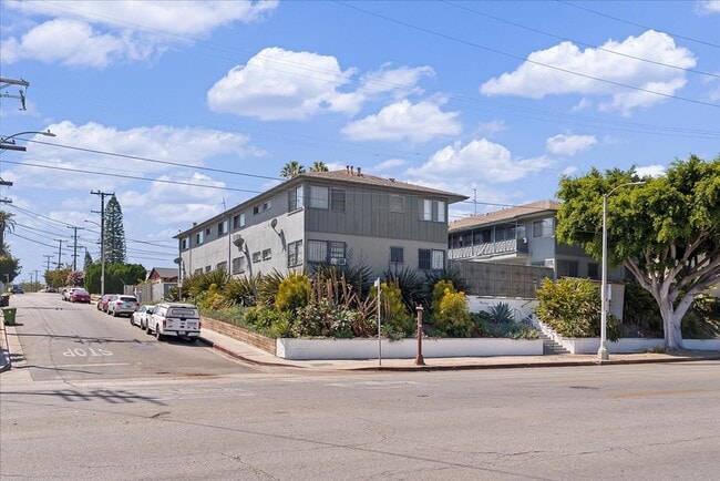 Building Photo - 3506 W Florence Ave