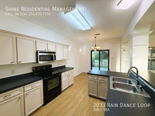Building Photo - 2033 Rain Dance Loop