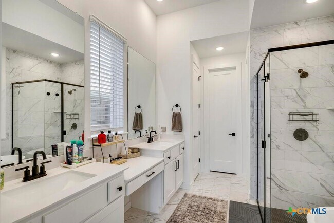 Building Photo - 5725 Huron Dr