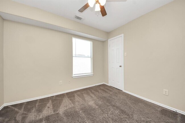 Building Photo - 8763 Thistlemoor Ln