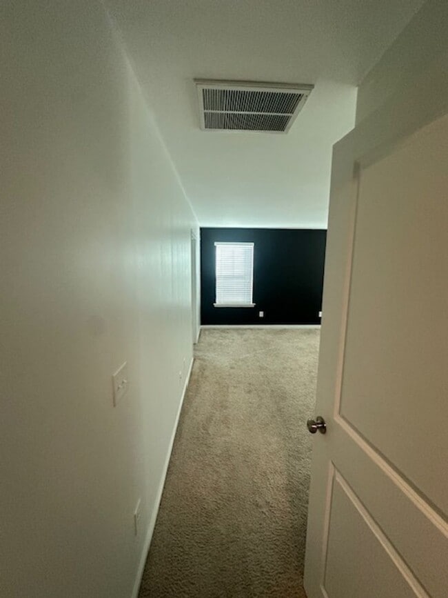 Building Photo - *** MOVE IN SPECIAL *** MOVE IN SPECIAL  -...