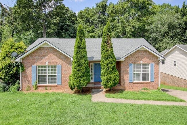 Building Photo - 3 bed 2 bath w sweet basement.  Go