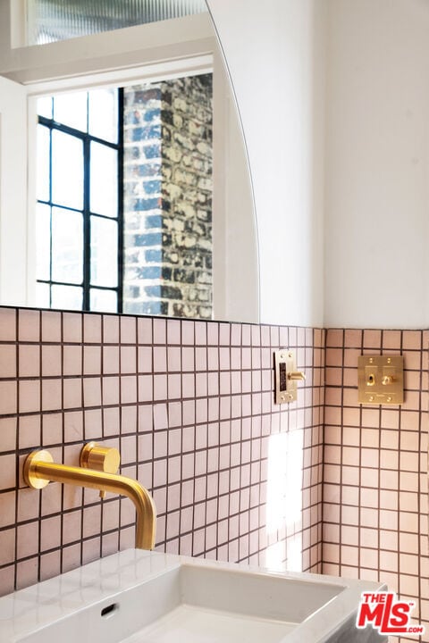 Building Photo - 3020 W Sunset Blvd