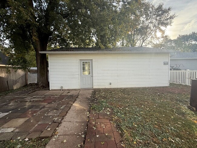 Building Photo - 2310 3rd St
