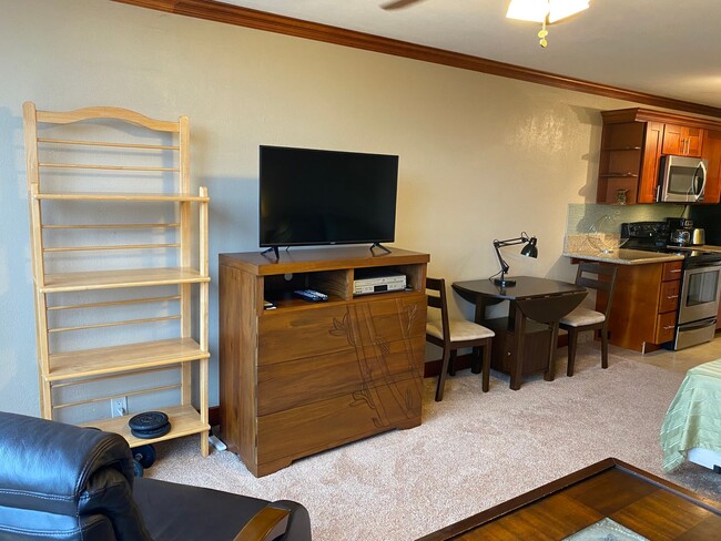 Building Photo - Furnished Honokowai East unit. $2050 + tax...