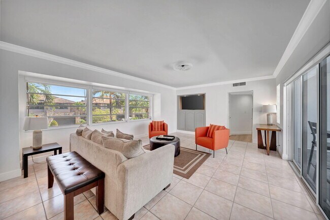 Building Photo - 2724 NE 14th St