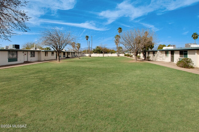 Building Photo - 7455 E Desert Spring Dr
