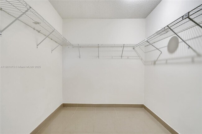 Building Photo - 4585 SW 87th Ave