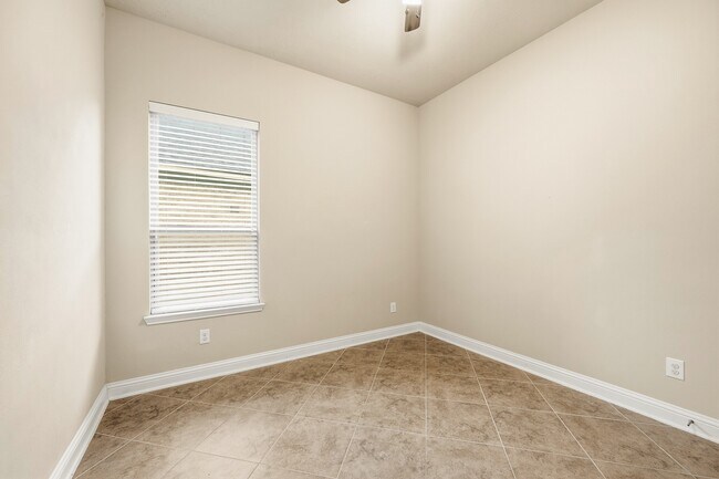 Building Photo - 8111 Sweet Gardens Ct