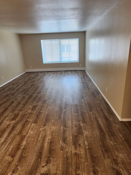 Building Photo - 5700 W Wahner Ave