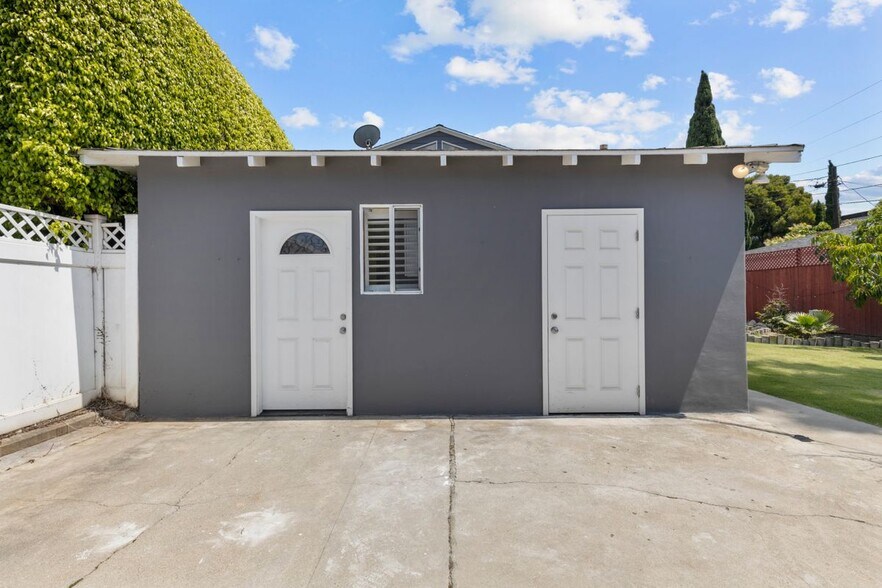 Building Photo - 11110 Charnock Rd