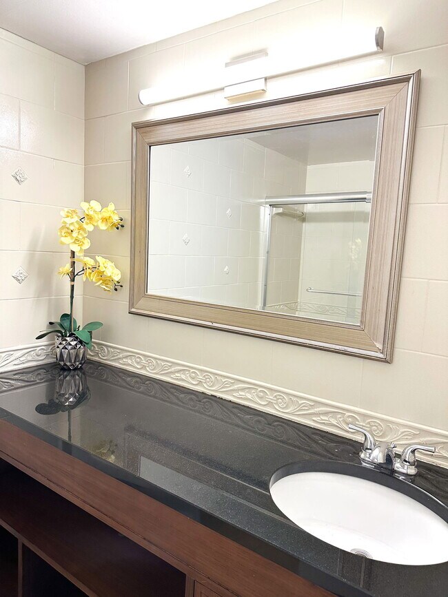 Building Photo - 18041 Biscayne Blvd