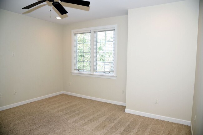 Building Photo - Modern Home in Bluewater Bay!