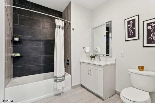 Building Photo - 140 W Webster Ave