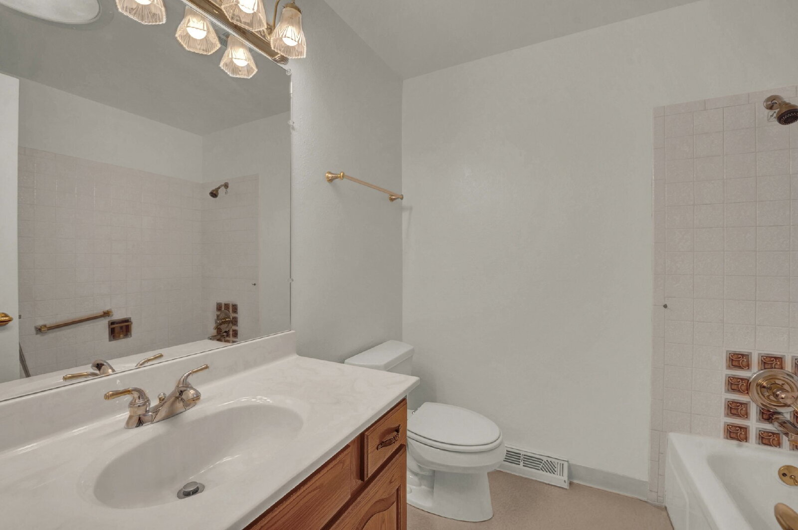 Building Photo - Updated 4-Bedroom Home in DTC – Vaulted Ce...