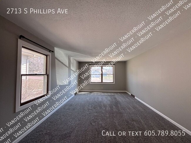 Building Photo - 2713 S Phillips Ave