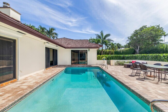 Primary Photo - 575 N Lake Wy