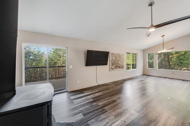 Building Photo - Updated Georgetown Home on 5 Acres with Huge Deck!