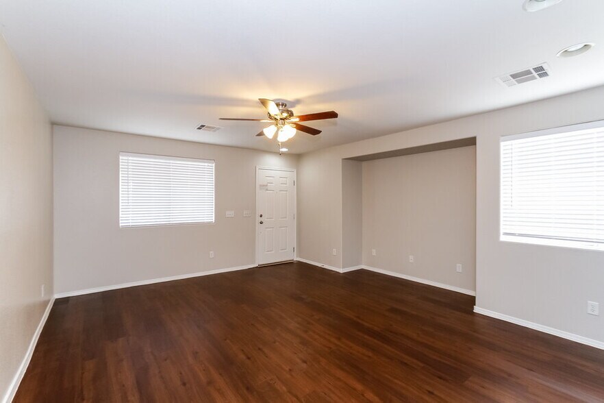 Building Photo - 6015 Ambleshire Ave