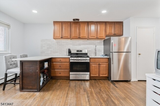 Building Photo - 104 N Beverwyck Rd